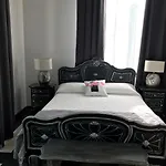 Prestigio Oda ve Kahvaltı 4*