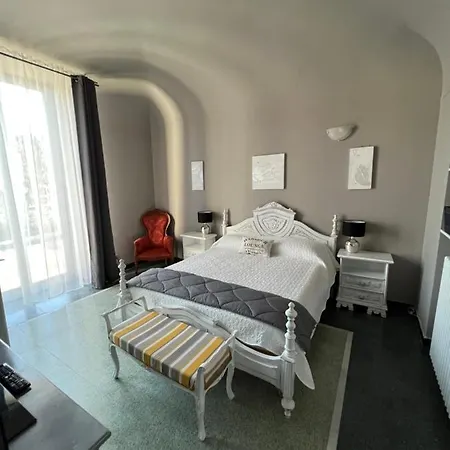 Prestigio Alojamento de Acomodação e Pequeno-almoço Novi Ligure