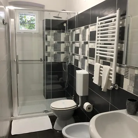 Prestigio Bed and Breakfast Νόβι Λίγκουρε